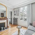 Magnificent Flat - 2Br 6P - Champs Elysees